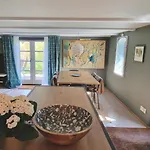 Charmerende I Den Gamle Kirkesmedje Rønne