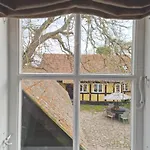 Charmerende I Den Gamle Kirkesmedje Apartamento Rønne