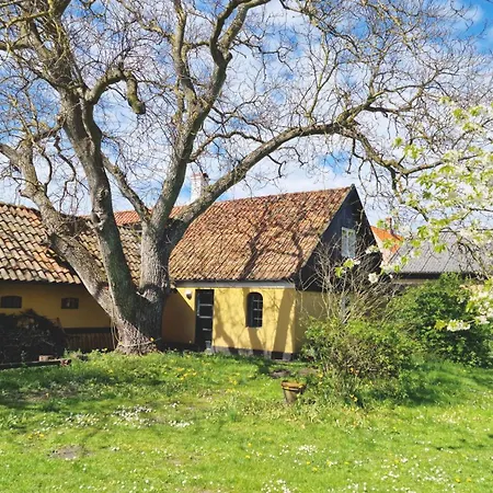 Charmerende I Den Gamle Kirkesmedje * Ronne