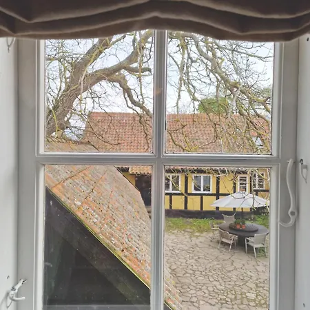 Charmerende I Den Gamle Kirkesmedje Apartmán Rønne