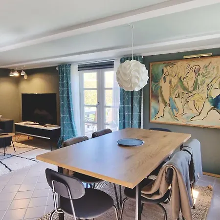 Apartment Charmerende I Den Gamle Kirkesmedje *