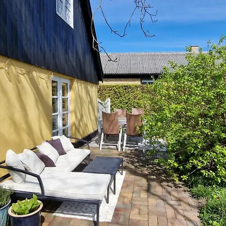 Charmerende I Den Gamle Kirkesmedje Apartmán Rønne