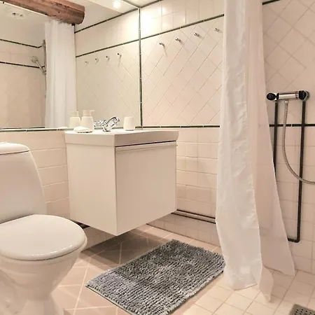 Charmerende I Den Gamle Kirkesmedje Ronne