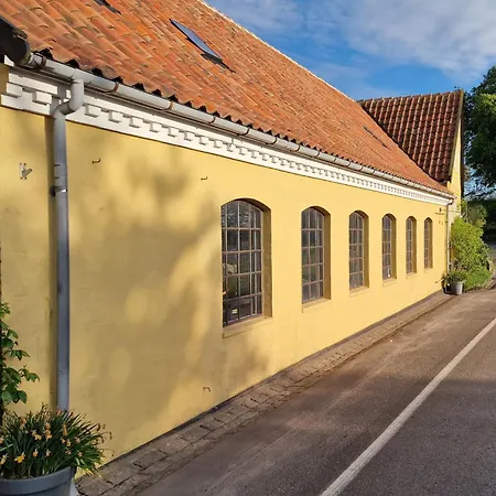 Charmerende I Den Gamle Kirkesmedje アパート *