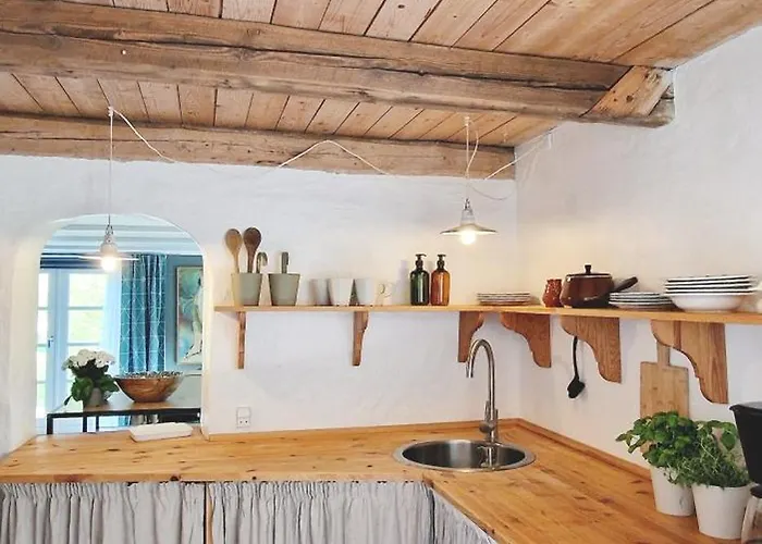 Charmerende I Den Gamle Kirkesmedje * Ronne