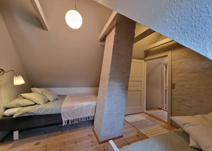 Apartment Charmerende I Den Gamle Kirkesmedje Ronne