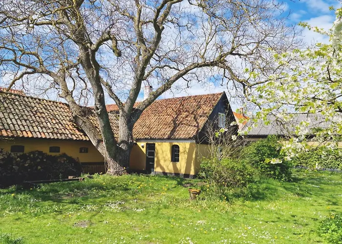 Charmerende I Den Gamle Kirkesmedje * Ronne