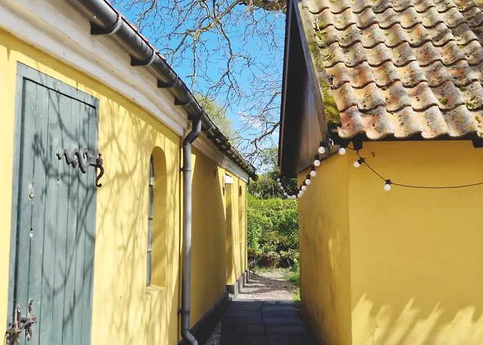Apartman Charmerende I Den Gamle Kirkesmedje Rønne