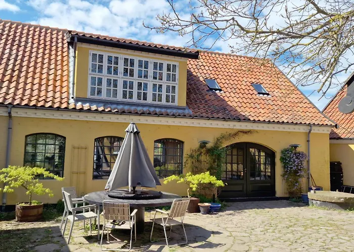 Apartman Charmerende I Den Gamle Kirkesmedje Rønne
